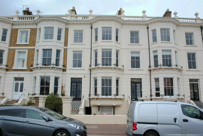 2 Bedroom Flat To Rent In Clifton Terrace, SS1