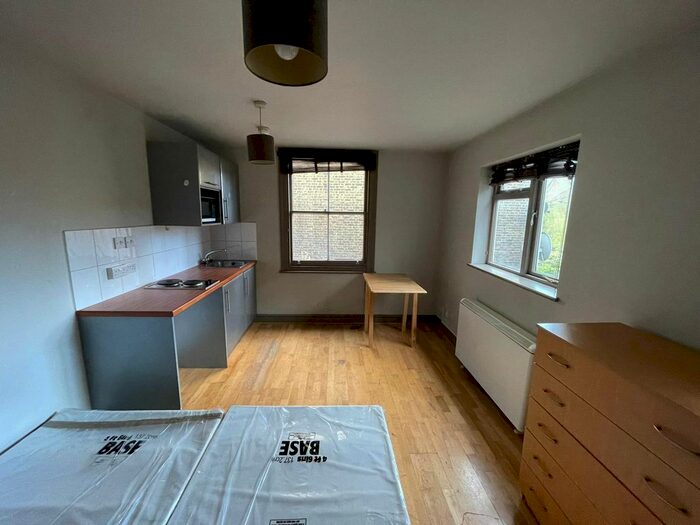 Studio To Rent In Kilburn High Road, London, NW6