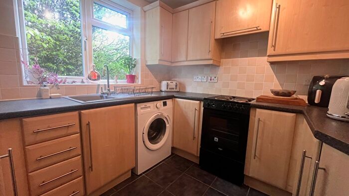 2 Bedroom Property To Rent In Cotswold Court, Sutton Coldfield, B75