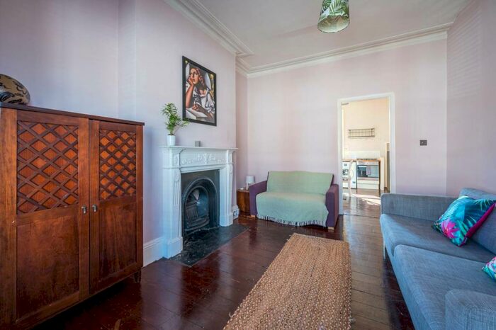 2 Bedroom Flat To Rent In Kestrel Avenue, Herne Hill, London, SE24