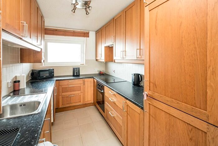 1 Bedroom Flat To Rent In Camberwell Grove, London, SE5