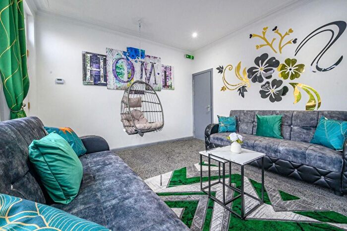 4 Bedroom Terraced House To Rent In Aston Road, Leeds, LS13