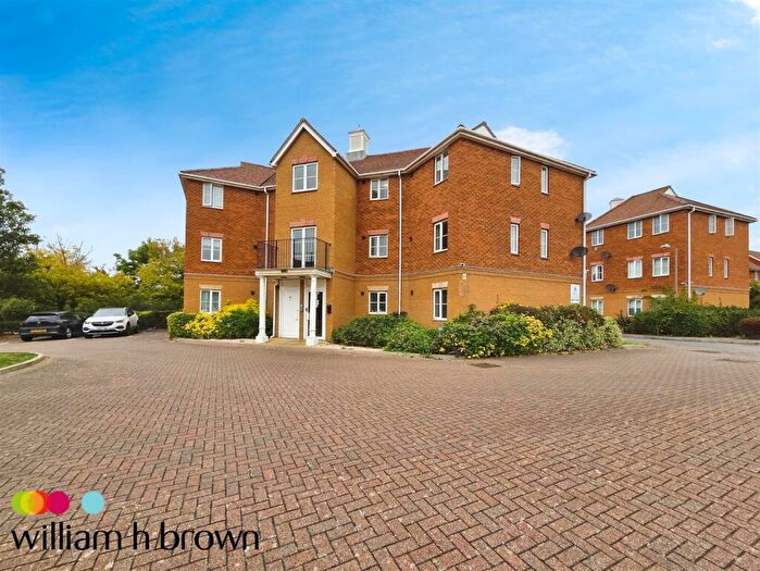 3 Bedroom Flat To Rent In Chafford Hundred, Essex, RM16