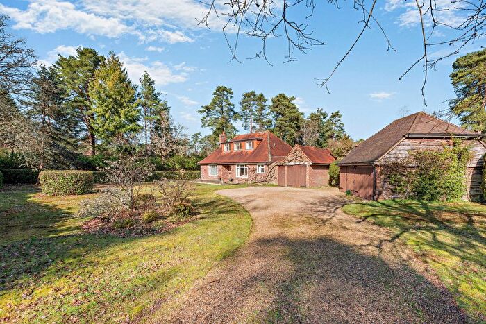 4 Bedroom Detached House For Sale In Wellesley Road, Rushmoor, Farnham, Surrey, GU10