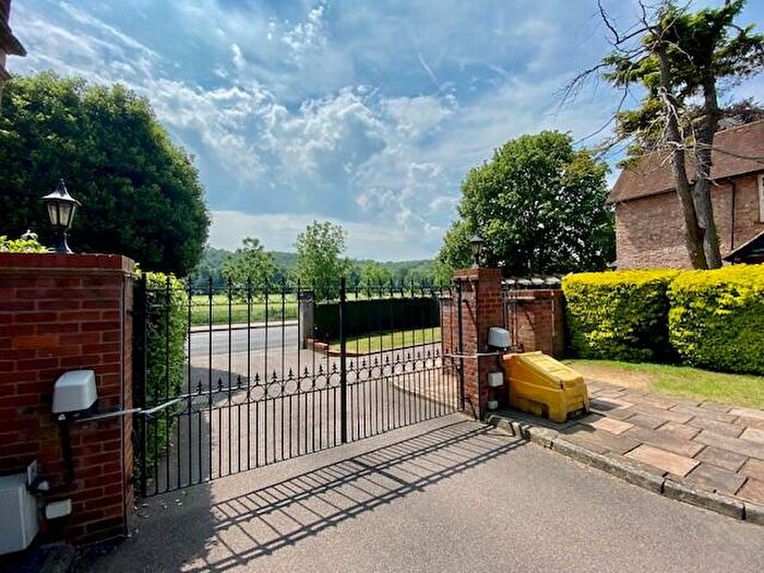 1 Bedroom Apartment To Rent In London Road, High Wycombe, HP11