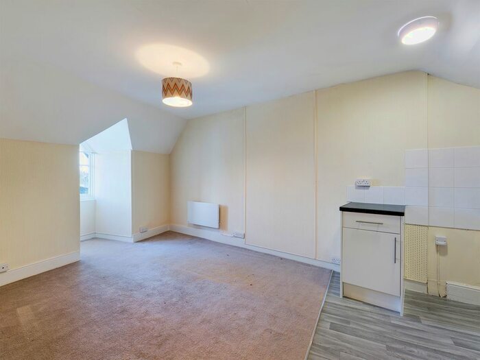 1 Bedroom Flat To Rent In Palace Avenue, Paignton TQ3