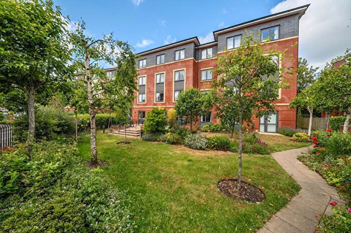 1 Bedroom Flat For Sale In Newbury, Berkshire, RG14