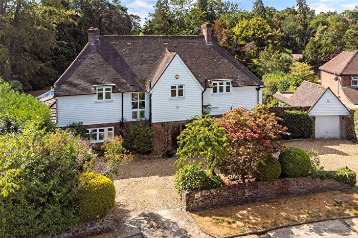5 Bedroom Detached House To Rent In Southfield Place, Weybridge, KT13