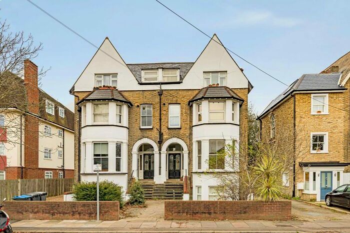 1 Bedroom Flat To Rent In Springfield Road, Kingston Upon Thames, KT1