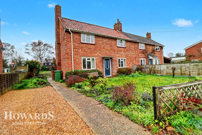 4 Bedroom Semi-Detached House For Sale In Julians Way, Pulham Market, IP21