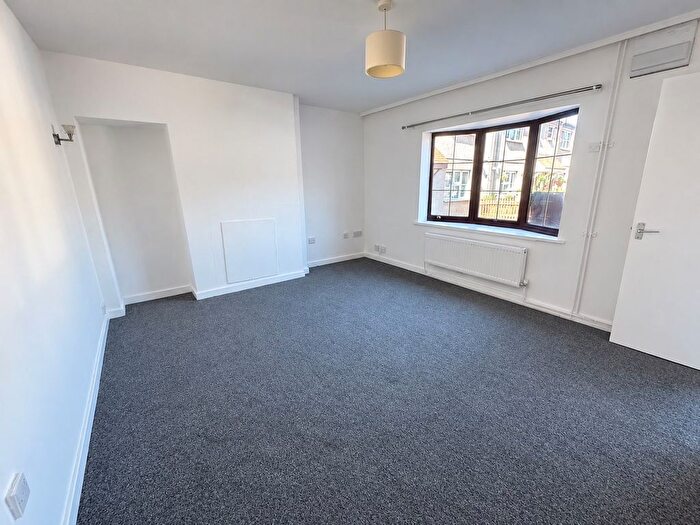 3 Bedroom Property To Rent In Powell Place, Bilston, WV14