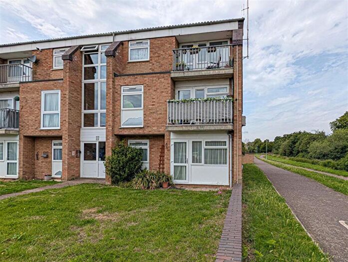 2 Bedroom Flat For Sale In Noel Murless Drive, Newmarket, CB8