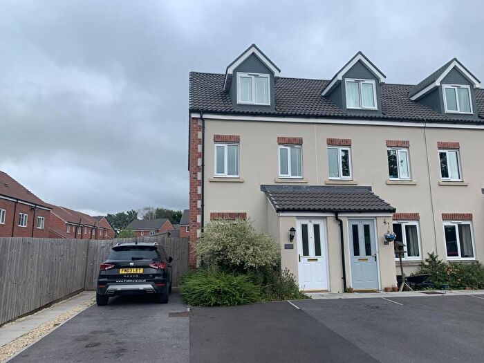 3 Bedroom Town House To Rent In Academy Close, Melksham, SN12