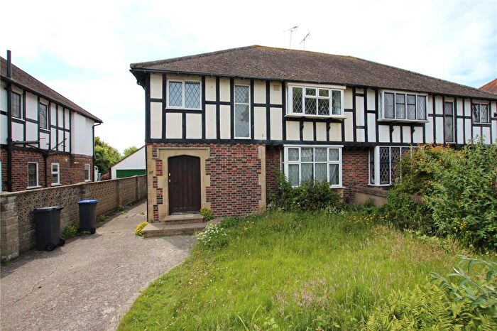 4 Bedroom Semi-Detached House To Rent In George V Avenue, Worthing, West Sussex, BN11
