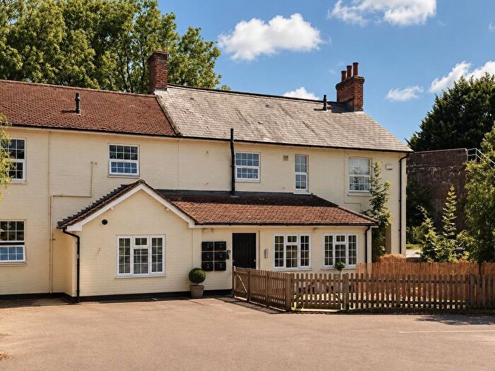 2 Bedroom Flat To Rent In Lower Icknield Way, Longwick, HP27