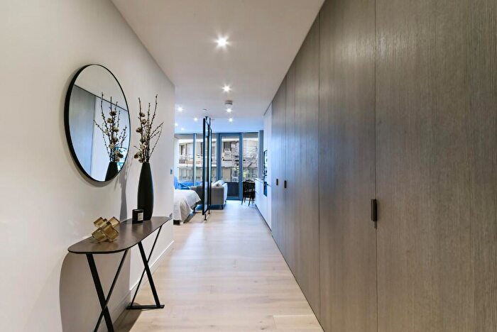 Apartment To Rent In Water Street, London, E14