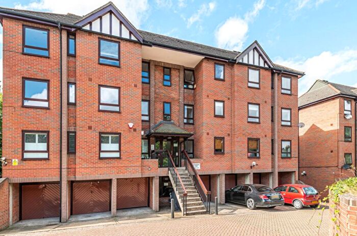 2 Bedroom Apartment To Rent In Crystal Palace Parade, London, SE19