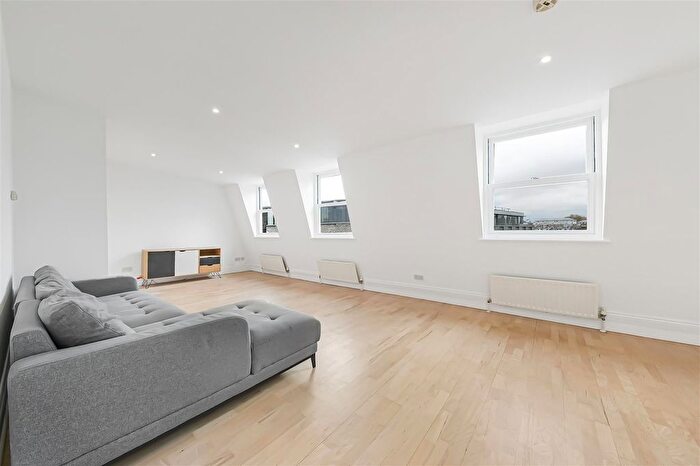 2 Bedroom Flat For Sale In Waterford Road, Fulham Broadway, SW6