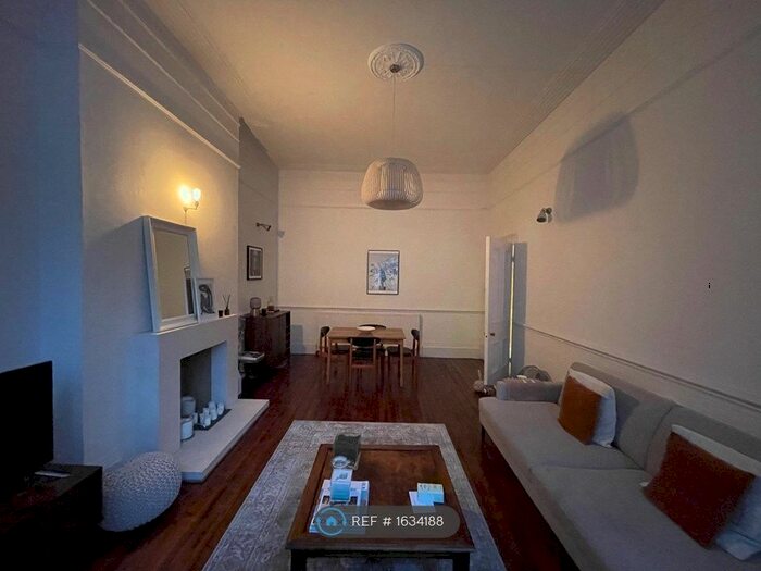 2 Bedroom Flat To Rent In Sinclair Road, London, W14
