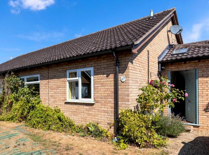 3 Bedroom Bungalow To Rent In Camps Close, Waterbeach, Waterbeach, Cambridge, CB25