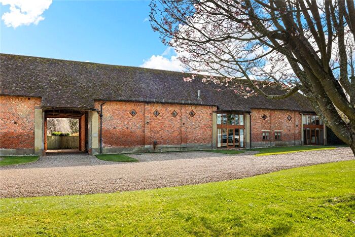 4 Bedroom Link Detached House For Sale In Hackwood Park, Basingstoke, Hampshire, RG25