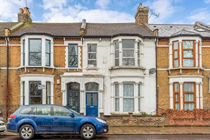 2 Bedroom Apartment For Sale In Woodford Road, London, E7