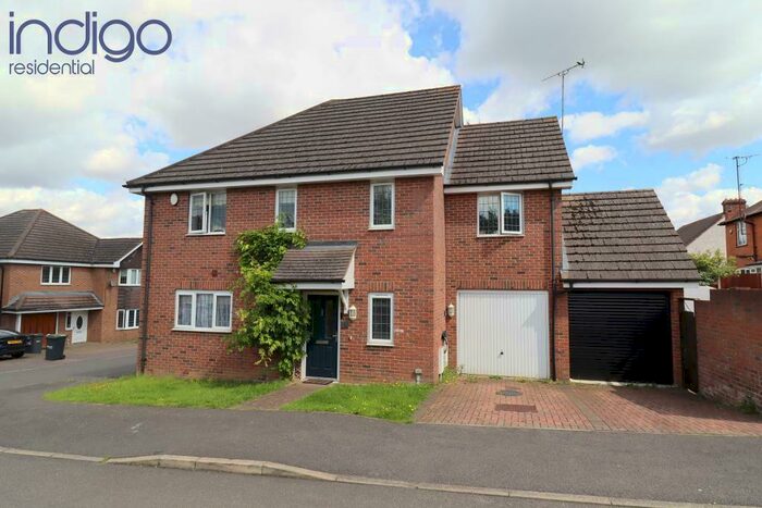 5 Bedroom Detached House For Sale In Shervington Grove, New Bedford Road Area, Luton, Bedfordshire, LU3