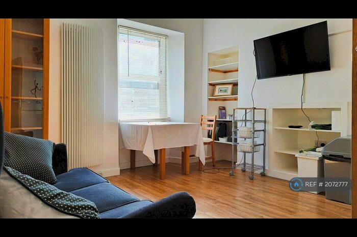 2 Bedroom Flat To Rent In Leven Street, Edinburgh, EH3