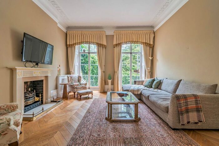 3 Bedroom Flat To Rent In Rutland Gate, Knightsbridge, London, SW7