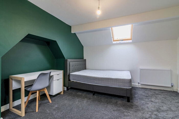 6 Bedroom House Of Multiple Occupation To Rent In Co-operative Avenue, Nottingham, Nottinghamshire, NG15