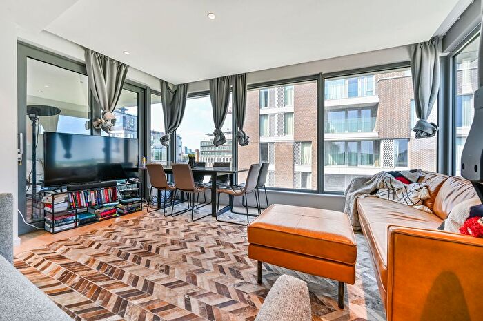 3 Bedroom Flat To Rent In Camley Street, King's Cross, London, N1C