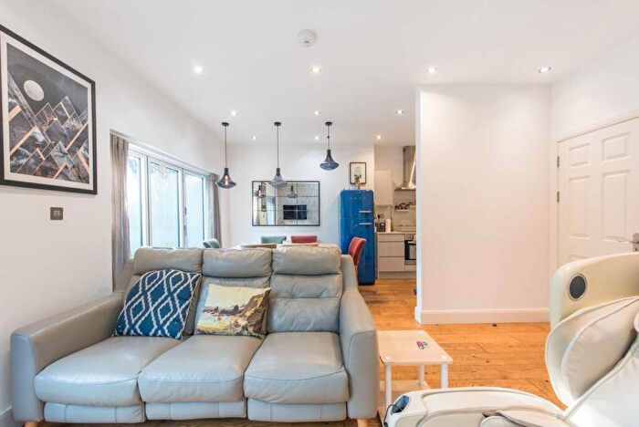 2 Bedroom Flat For Sale In Rondu Road, Cricklewood, London, NW2