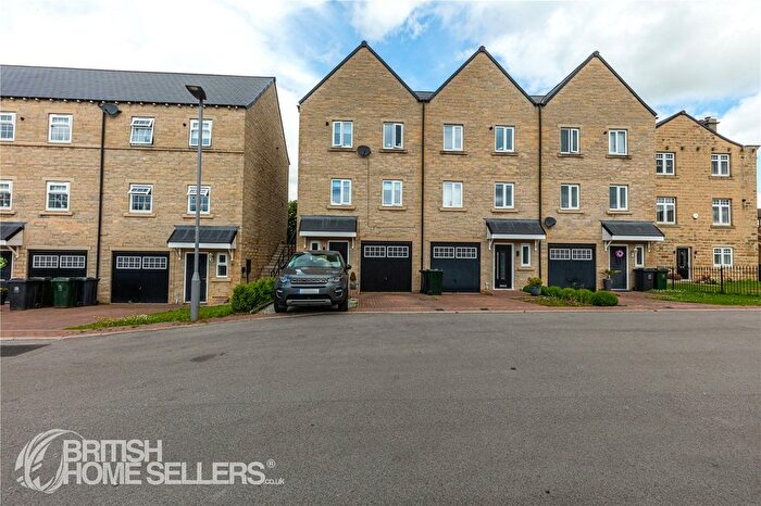 3 Bedroom Town House For Sale In High Banks, Silsden, Keighley, West Yorkshire, BD20