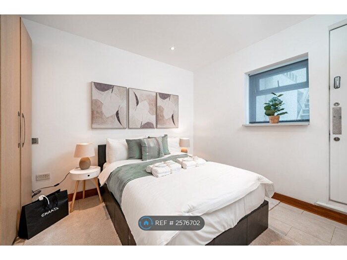 Studio To Rent In Bell Street, London, NW1