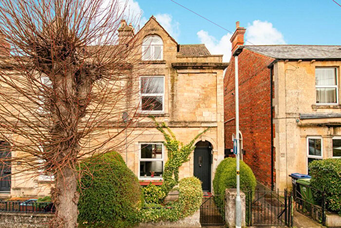 3 Bedroom Semi Detached House For Sale In Westbourne Road, Trowbridge, BA14