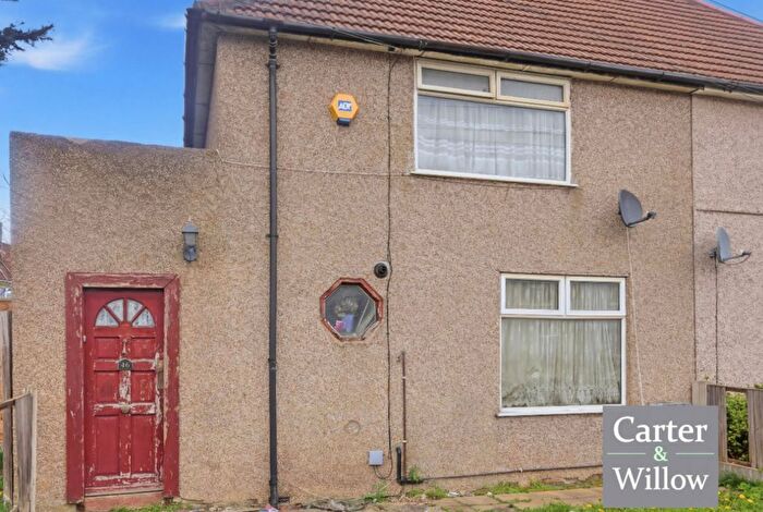 3 Bedroom Semi-Detached House For Sale In Ivyhouse Road, Dagenham, RM9