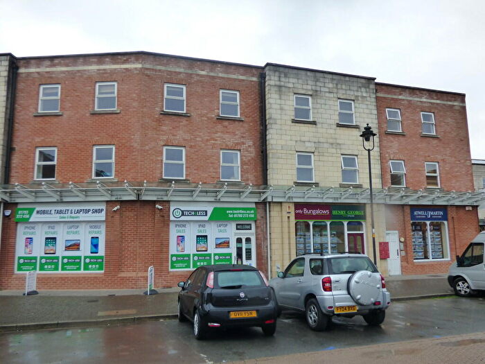 2 Bedroom Flat To Rent In Godwin Court, Old Town, Swindon, SN1