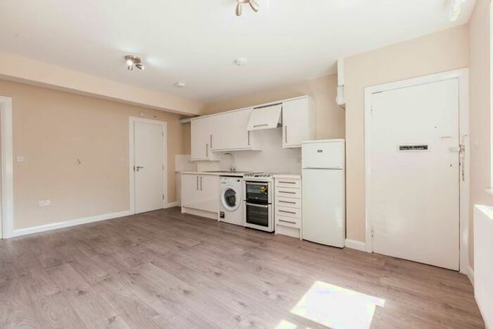 1 Bedroom Flat To Rent In Churston Close, Tulse Hill, London, SW2