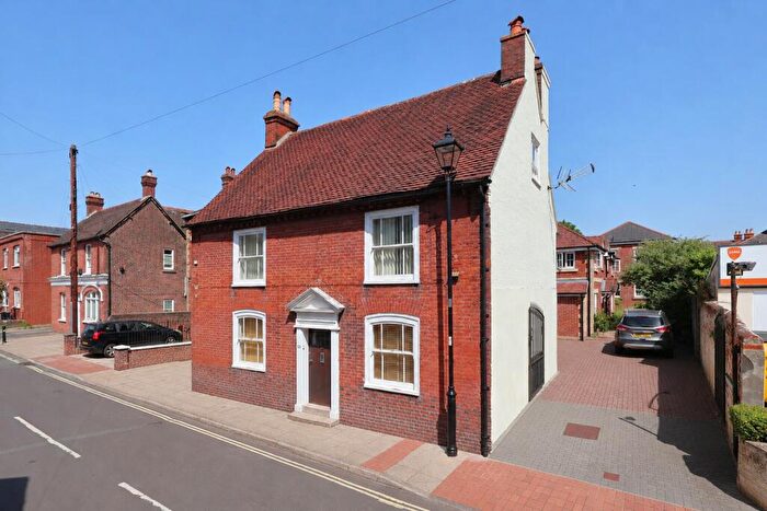 4 Bedroom Detached House For Sale In South Street, Havant, PO9