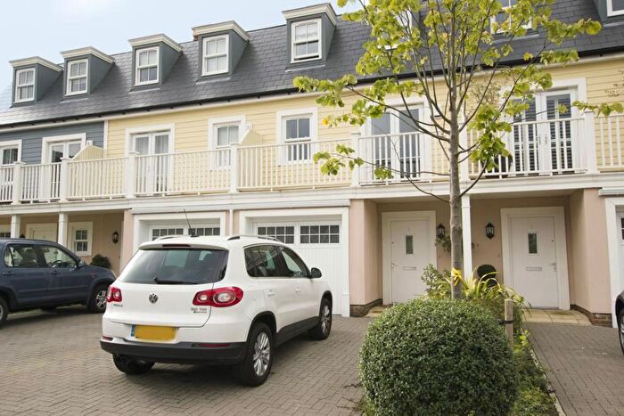 4 Bedroom Terraced House For Sale In Westmount Close, Worcester Park, KT4