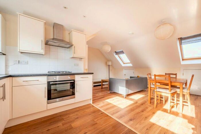 1 Bedroom Flat To Rent In Gleneagle Road, Streatham, London, SW16