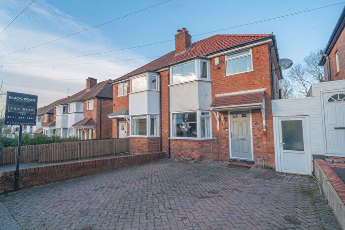 3 Bedroom Semi-Detached House For Sale In Wiseacre Croft, Shirley, Solihull, B90