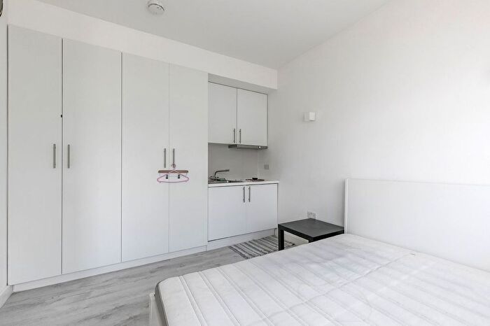 Studio To Rent In Cairnfield Avenue, London, NW2