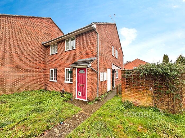 2 Bedroom Flat To Rent In Chapel Road, Camberley, Surrey, GU15