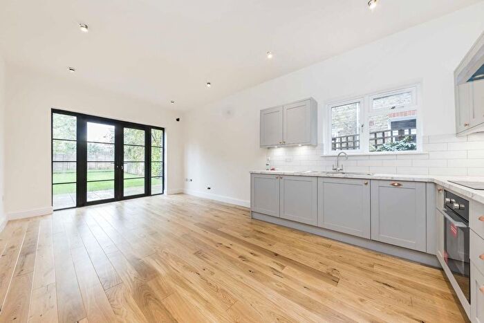 2 Bedroom Flat To Rent In Woodhurst Road, London, W3