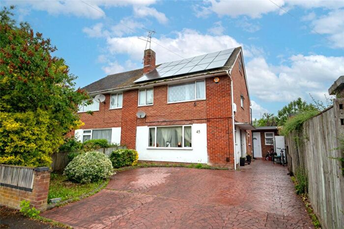 6 Bedroom Semi-Detached House For Sale In Lea Close, Southcote, Reading, RG30