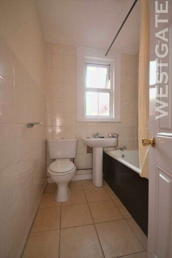 4 Bedroom Terraced House To Rent In Wykeham Road, Reading, RG6