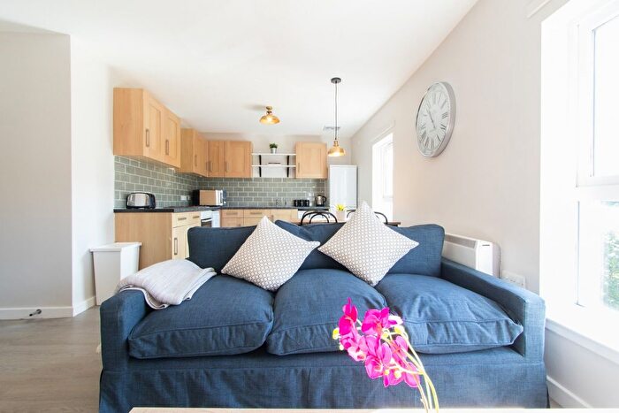 4 Bedroom Flat To Rent In Morrison Circus, Edinburgh, EH3