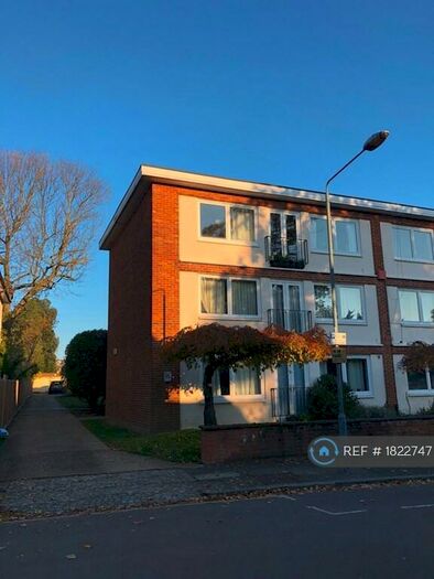 2 Bedroom Flat To Rent In Liskeard Gardens, London, SE3