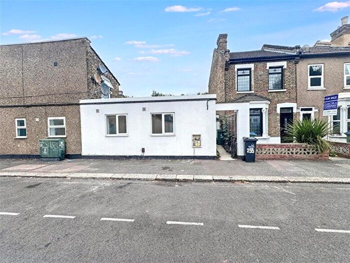 2 Bedroom Flat To Rent In Ramsay Road, Forest Gate, E7